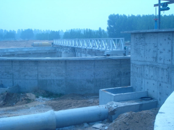 周邊傳動(dòng)刮泥機(jī)